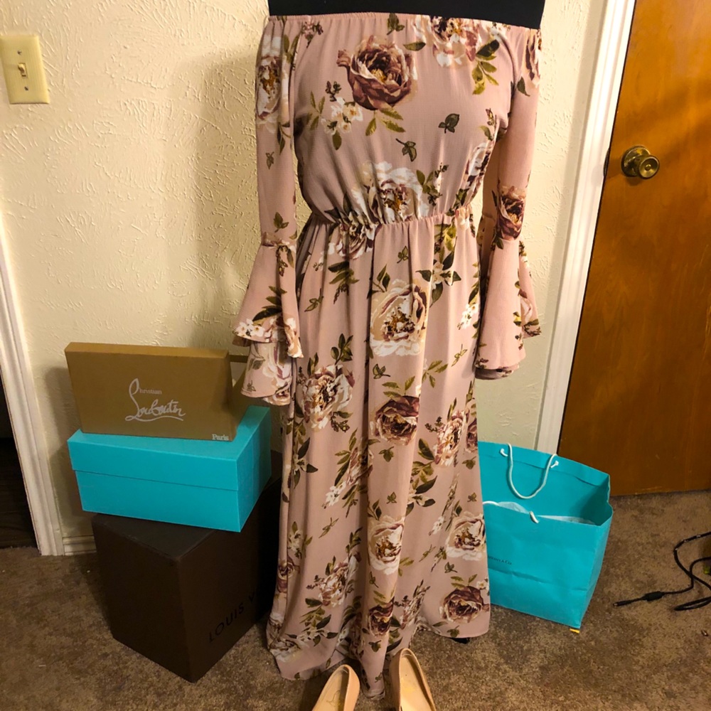 Off the shoulder maxi dress w pockets! (S)